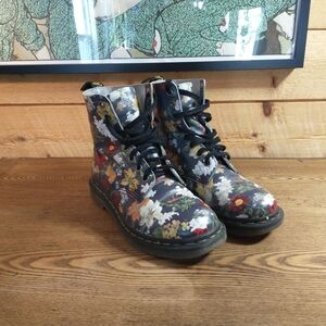 Dr. Martens Woman's Floral Lace Up Boots - Multicolor Site 7 US